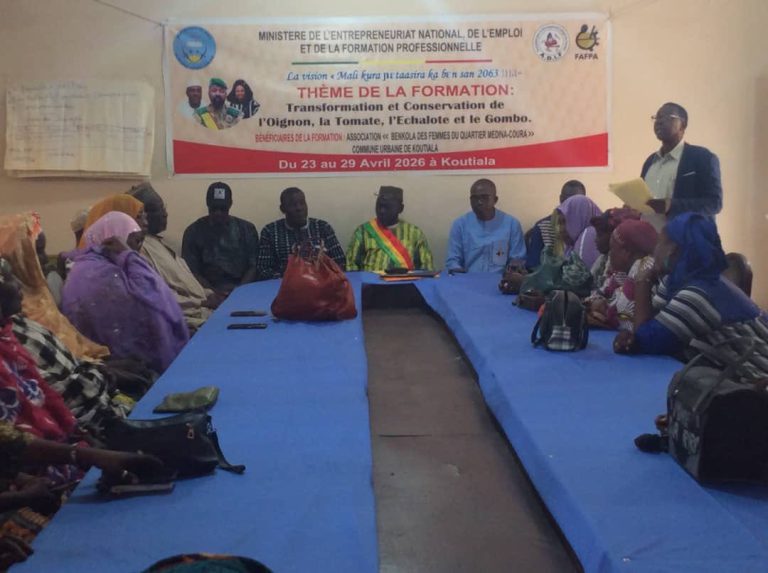 lôture de la session de formation en transformation et conservation de l’oignon, de la tomate et le gombo pour les membres de l’Association Benkola